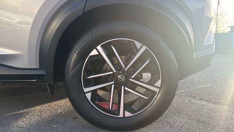 Nissan Juke 1.0 DiG-T N-Connecta 5dr Petrol Hatchback